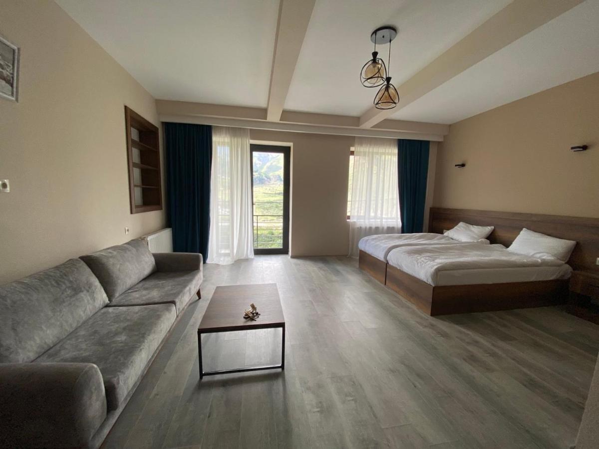 Hotel Axien Kazbegi Экстерьер фото