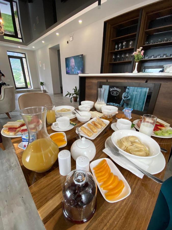 Hotel Axien Kazbegi Экстерьер фото