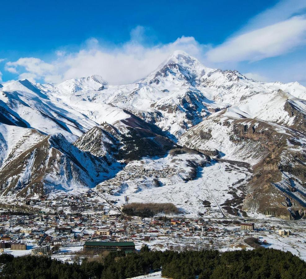 Hotel Axien Kazbegi Экстерьер фото