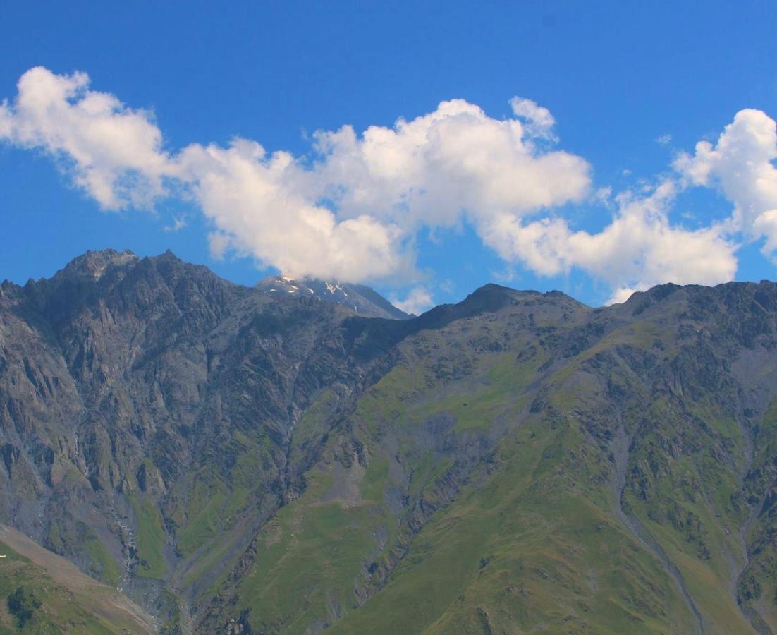 Hotel Axien Kazbegi Экстерьер фото