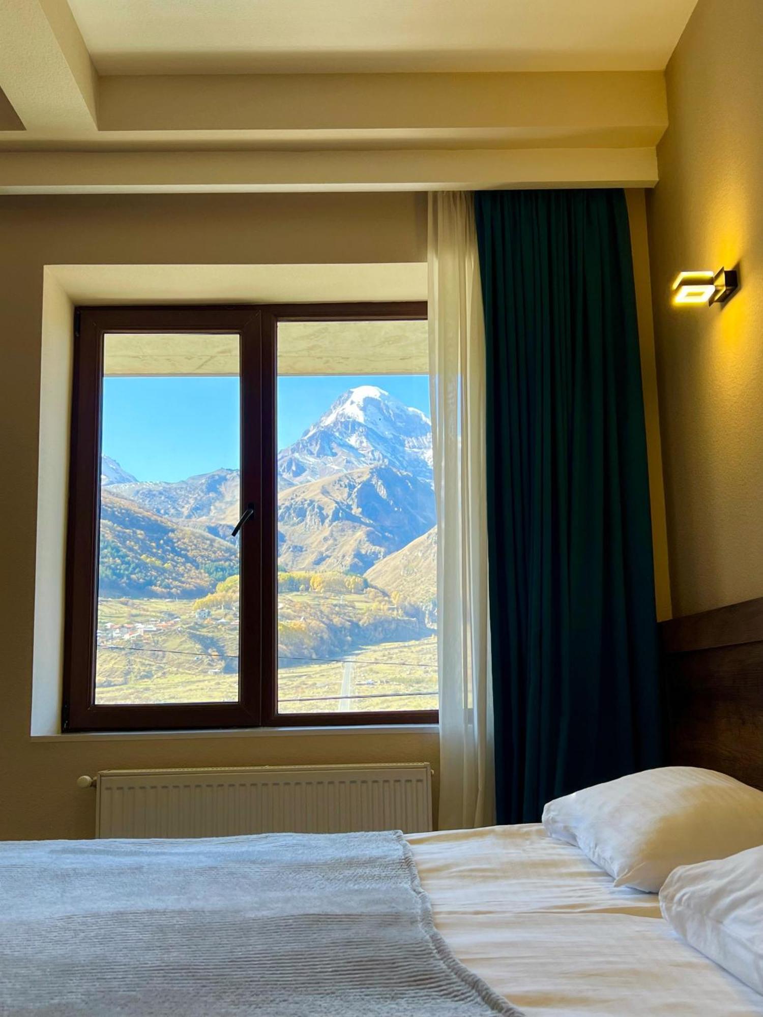 Hotel Axien Kazbegi Экстерьер фото