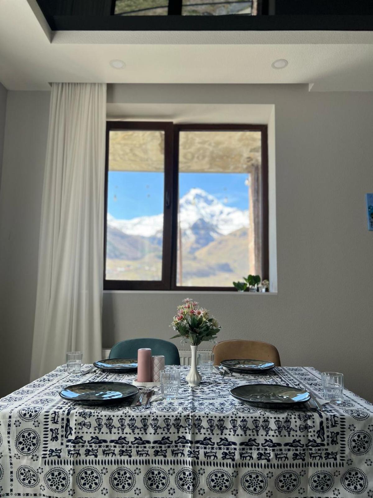 Hotel Axien Kazbegi Экстерьер фото